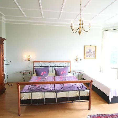 Hotel-appartement-villa Ulenburg מלון דירות דרזדן